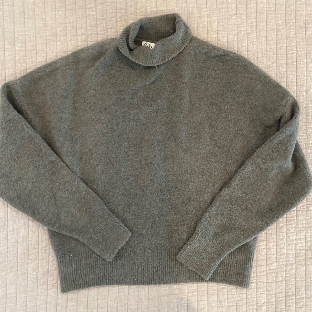 Zara Women's Medium Turtleneck Sweater